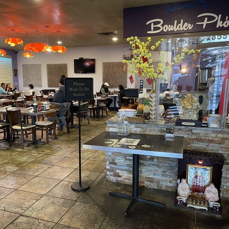 Cozy Vietnamese Dining For Dine In & Reservations
